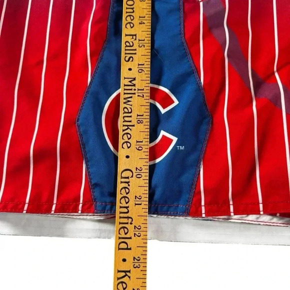 Chicago Cubs MLB Board Shorts Mens Red Blue Striped Size 32 Zip Pocket - Picture 13 of 15